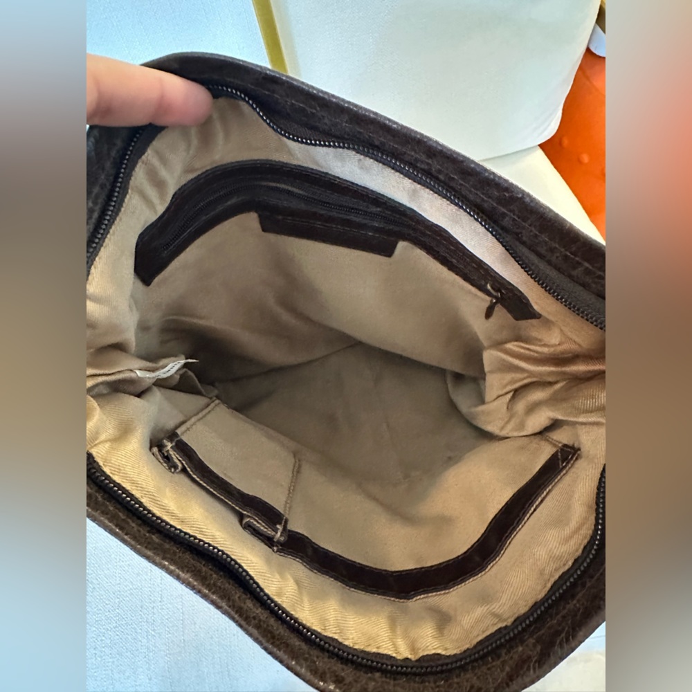 Nino BOSSI Brown Leather Shoulder Bag with Slouchy Design - Picture 3 of 5